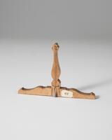 FK 0062
          <br/>
          Houten paslood; waterpas
          <br/>
          <em>J. Kampman, Amsterdam</em>